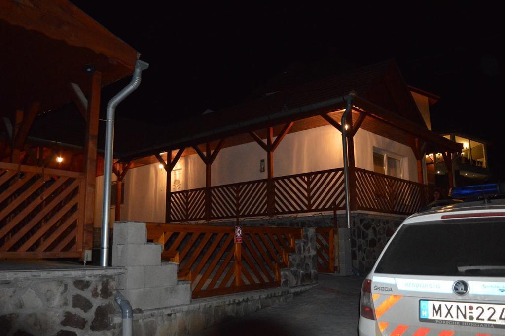 Hotel Malom Udvar Panzio Es Etterem Bér Exterior foto